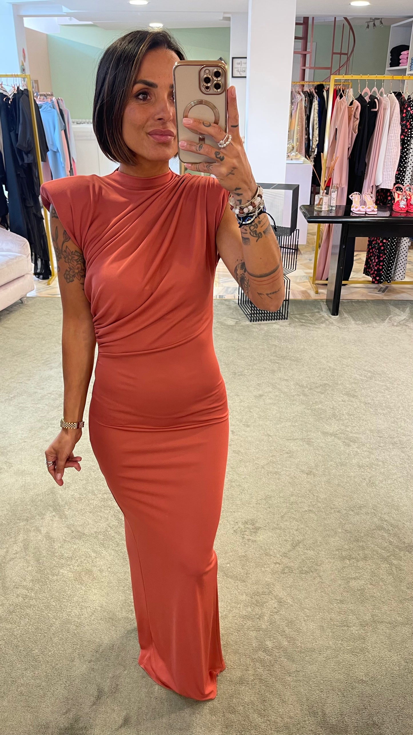 Abito lungo rosa blush con spallotte e arricciature ks
