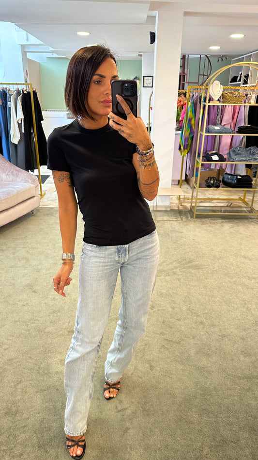T-shirt nera gigi slim basica