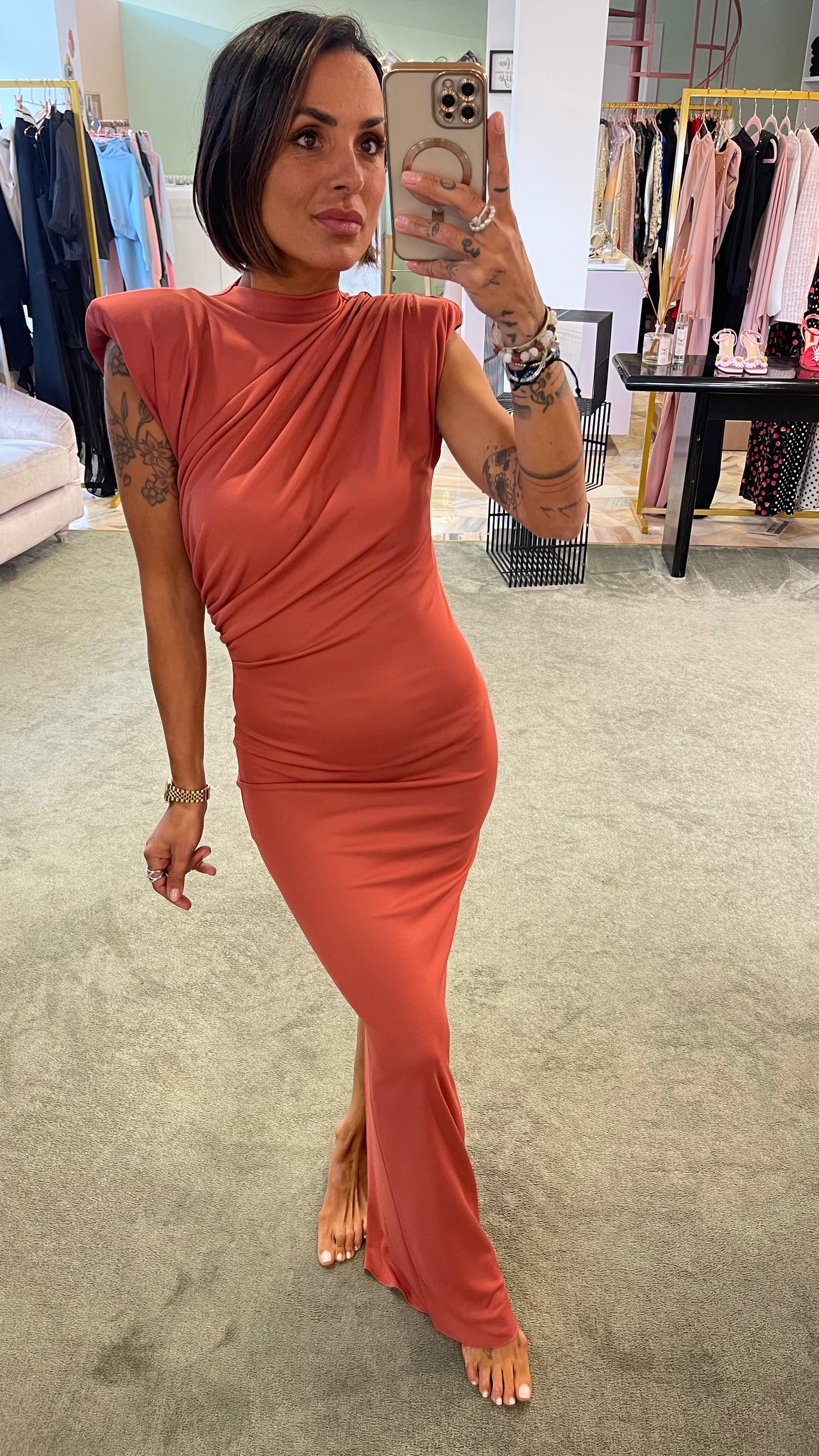 Abito lungo rosa blush con spallotte e arricciature ks