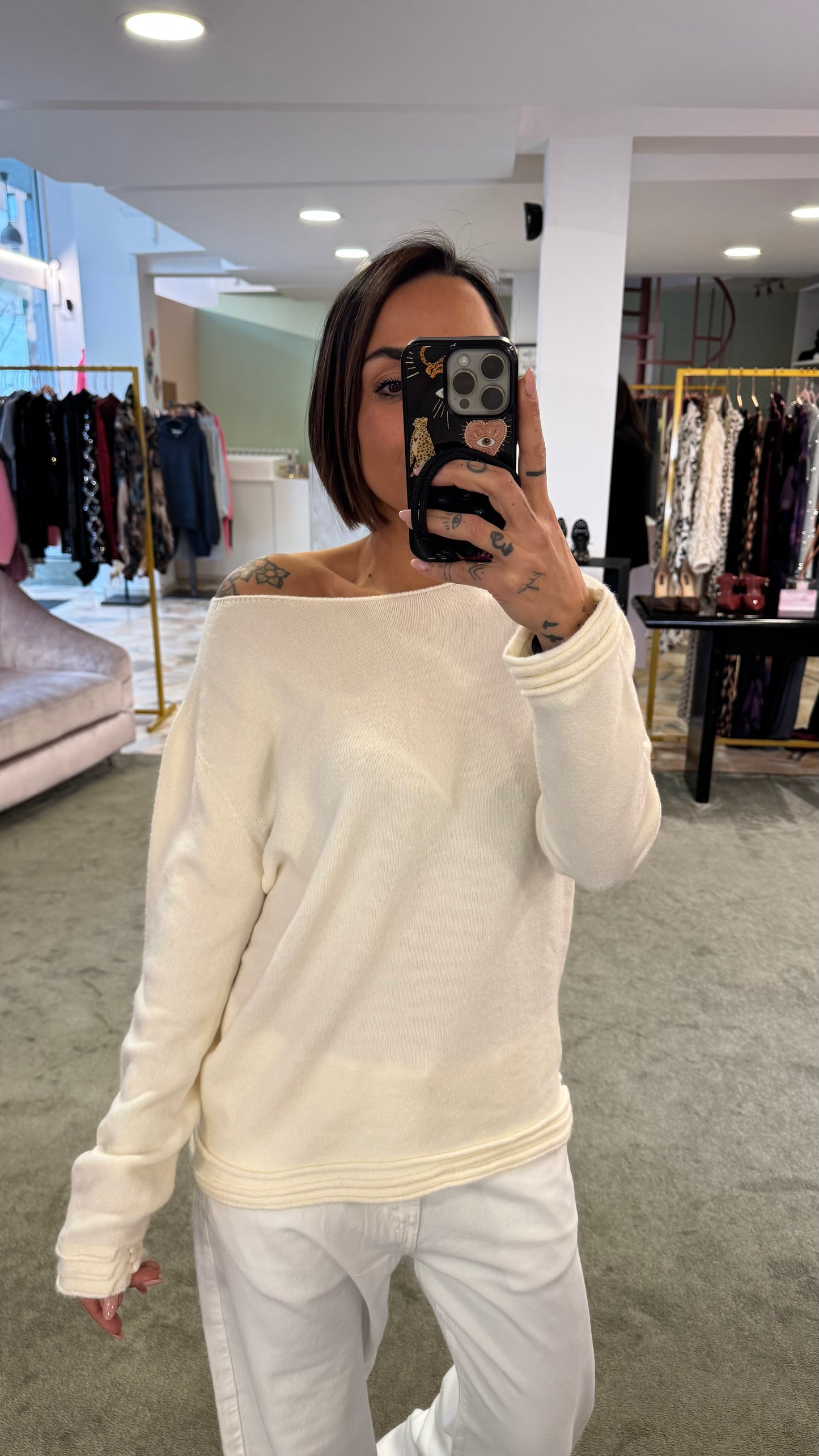 Maglione panna scollo a barchetta e dettagli righe