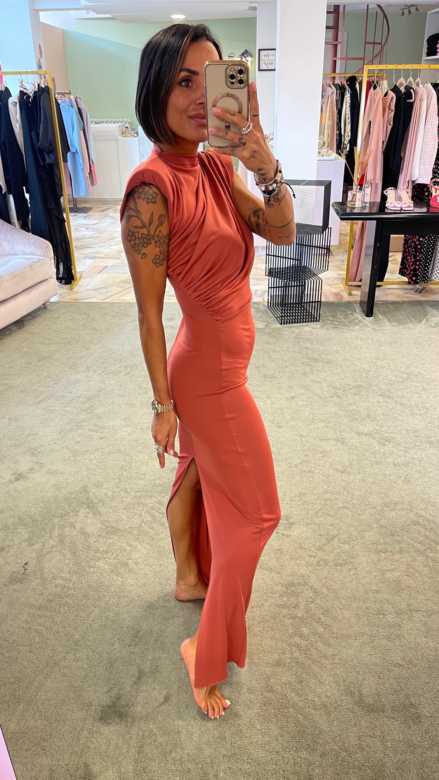 Abito lungo rosa blush con spallotte e arricciature ks