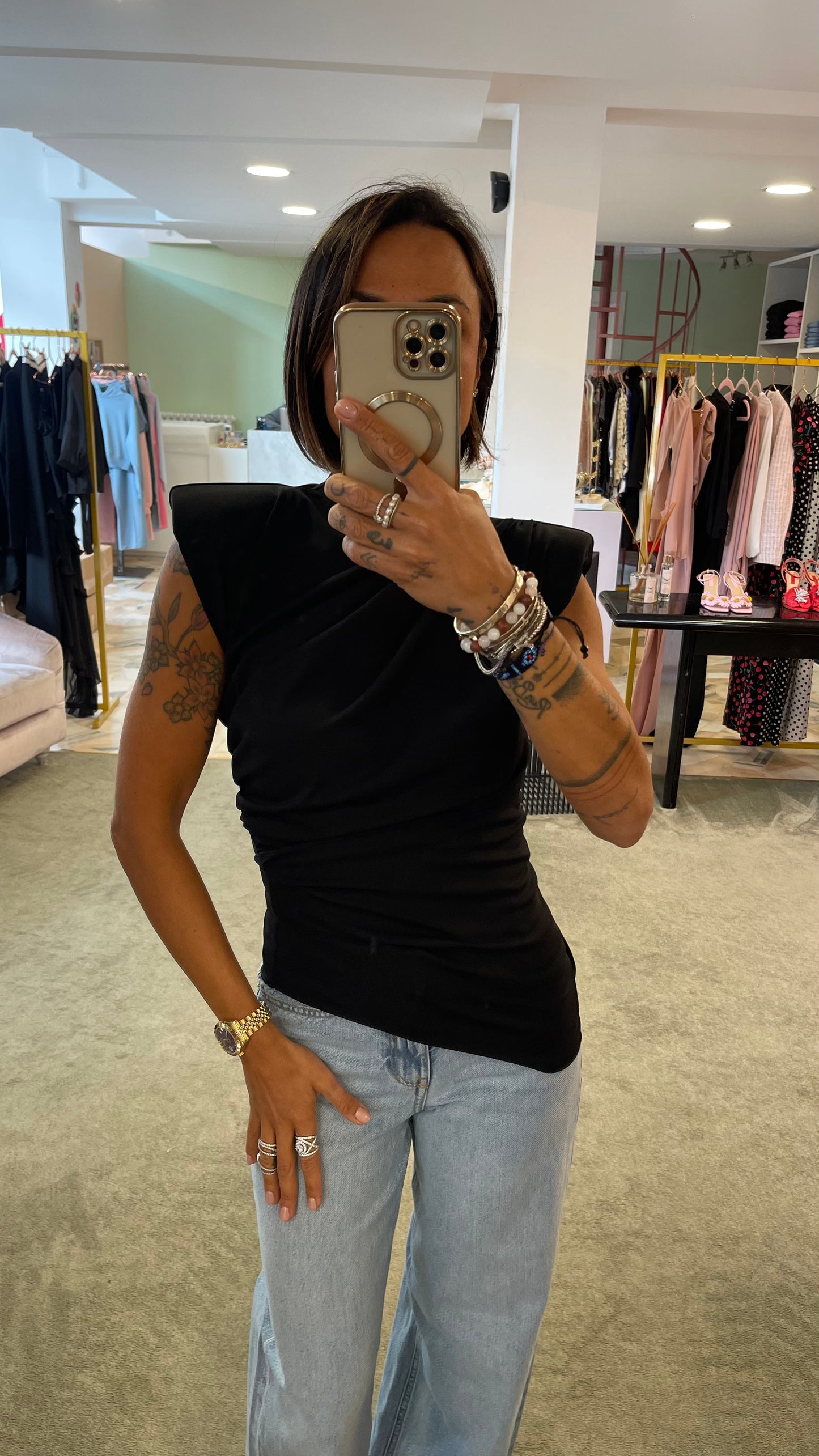 Maglia sottogiacca nera con spallotte e arricciature ks