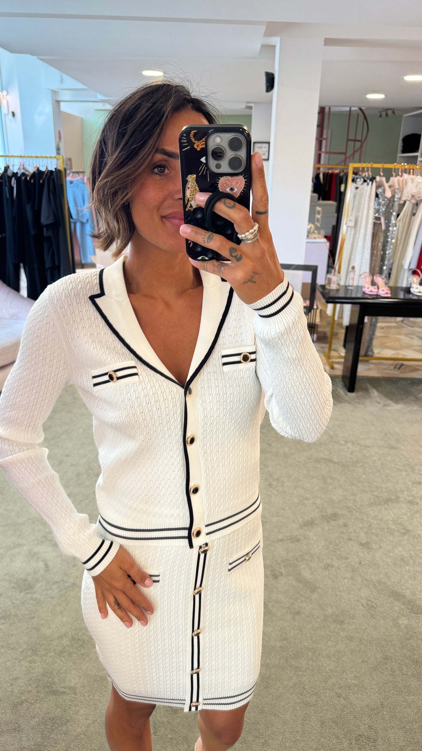 Polo cardigan bianco lavorato con dettagli neri fr