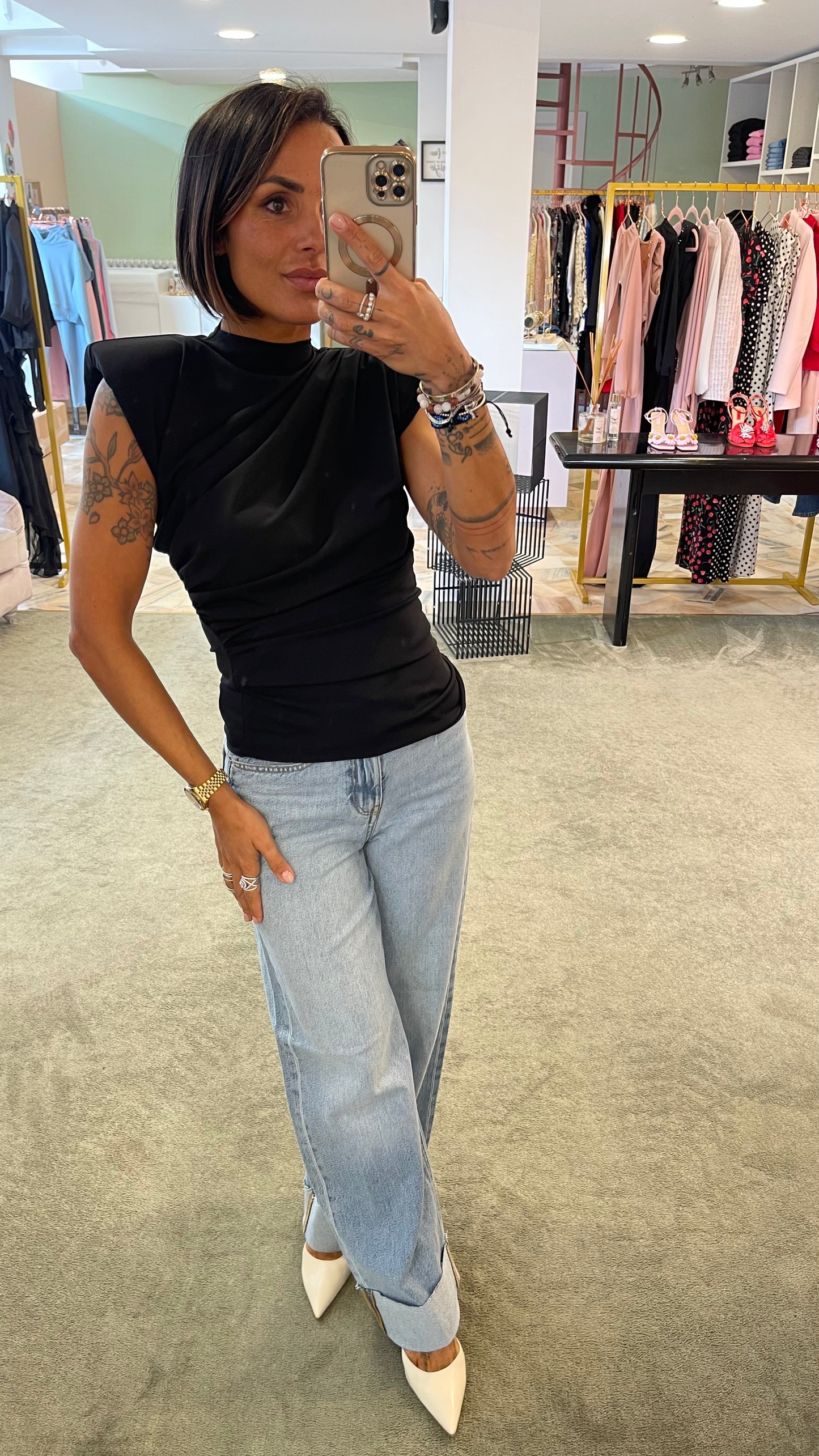 Maglia sottogiacca nera con spallotte e arricciature ks