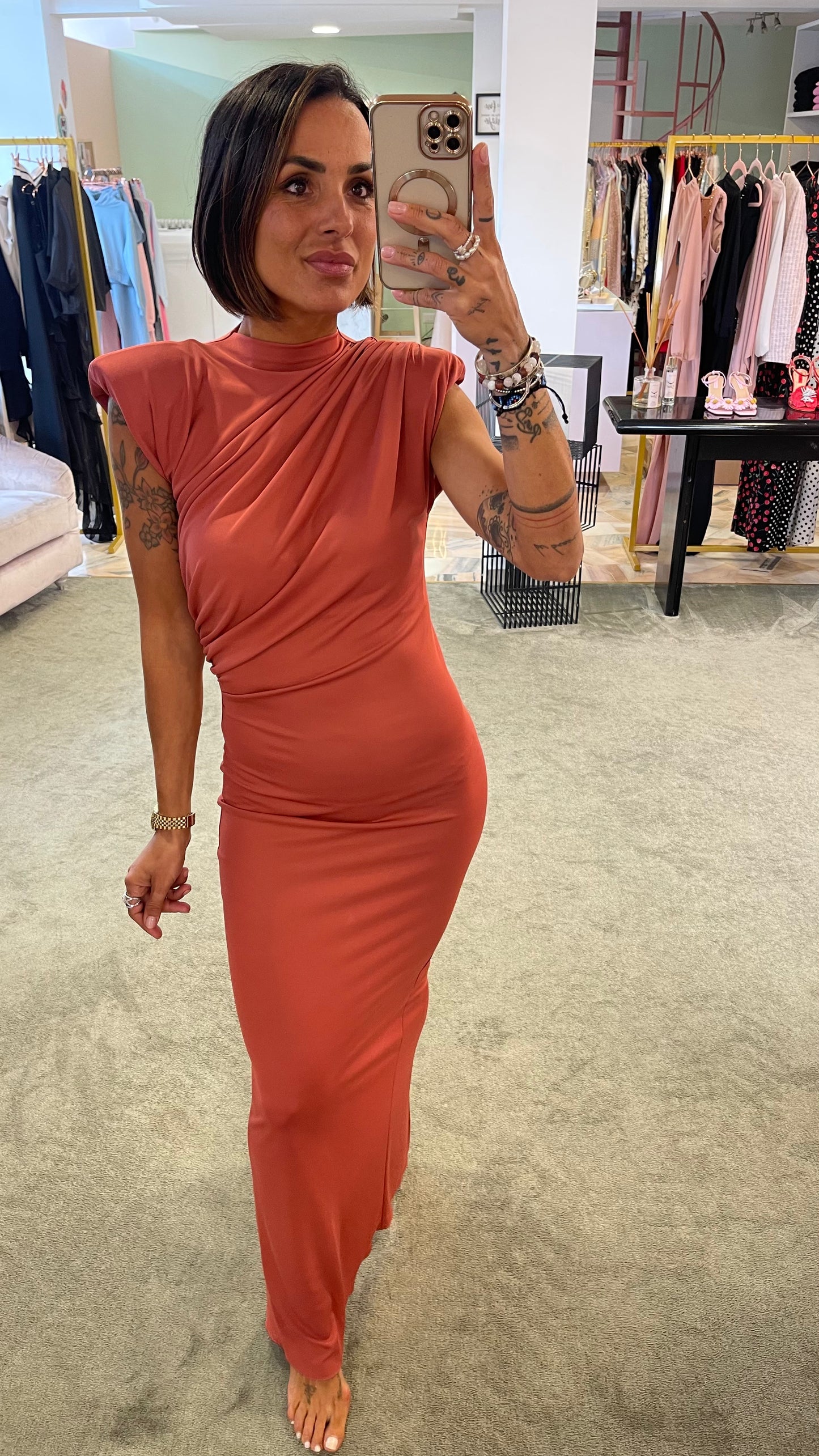 Abito lungo rosa blush con spallotte e arricciature ks