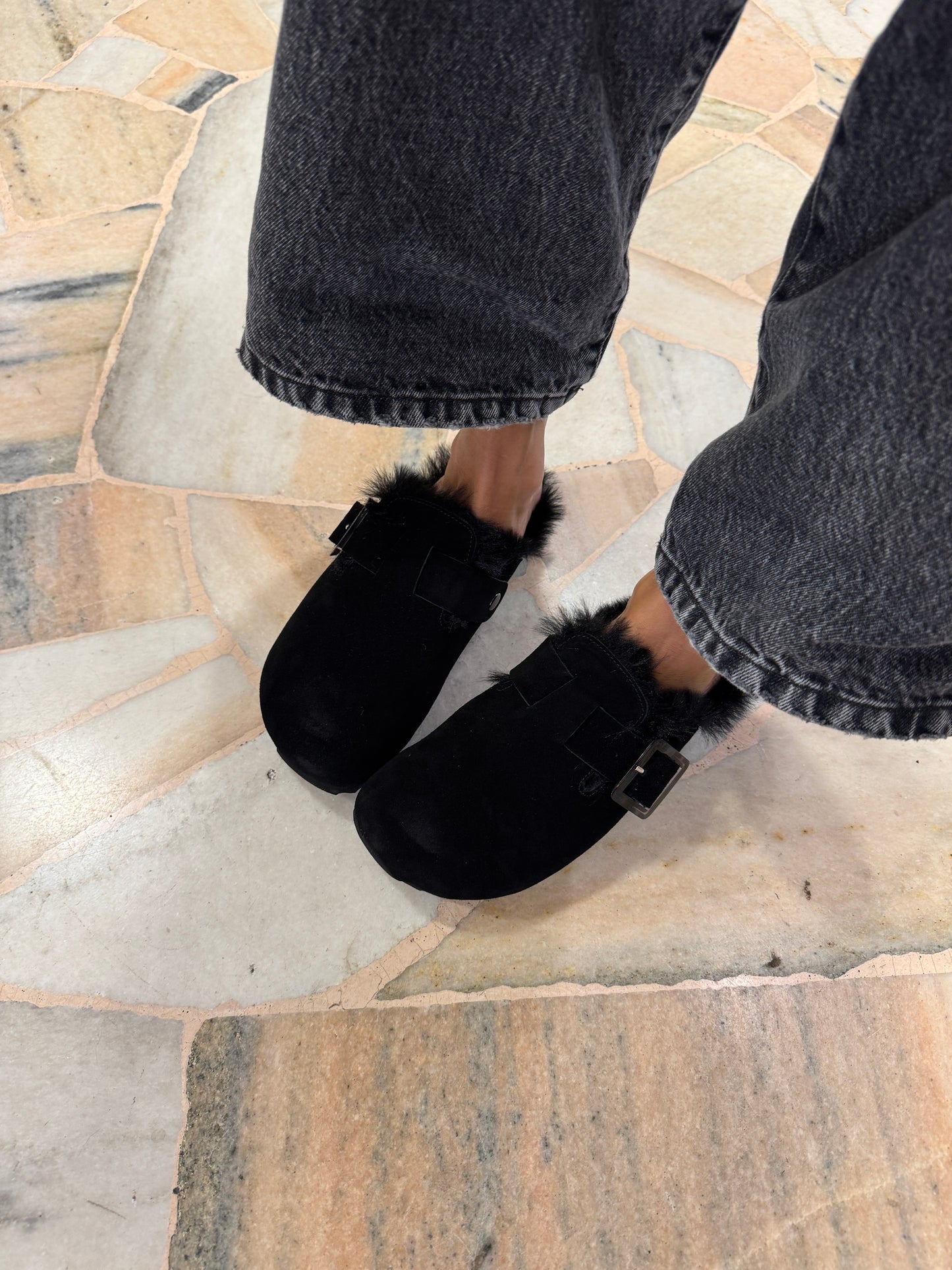 Slippers Boston  nero in pelle scamosciata con pelo