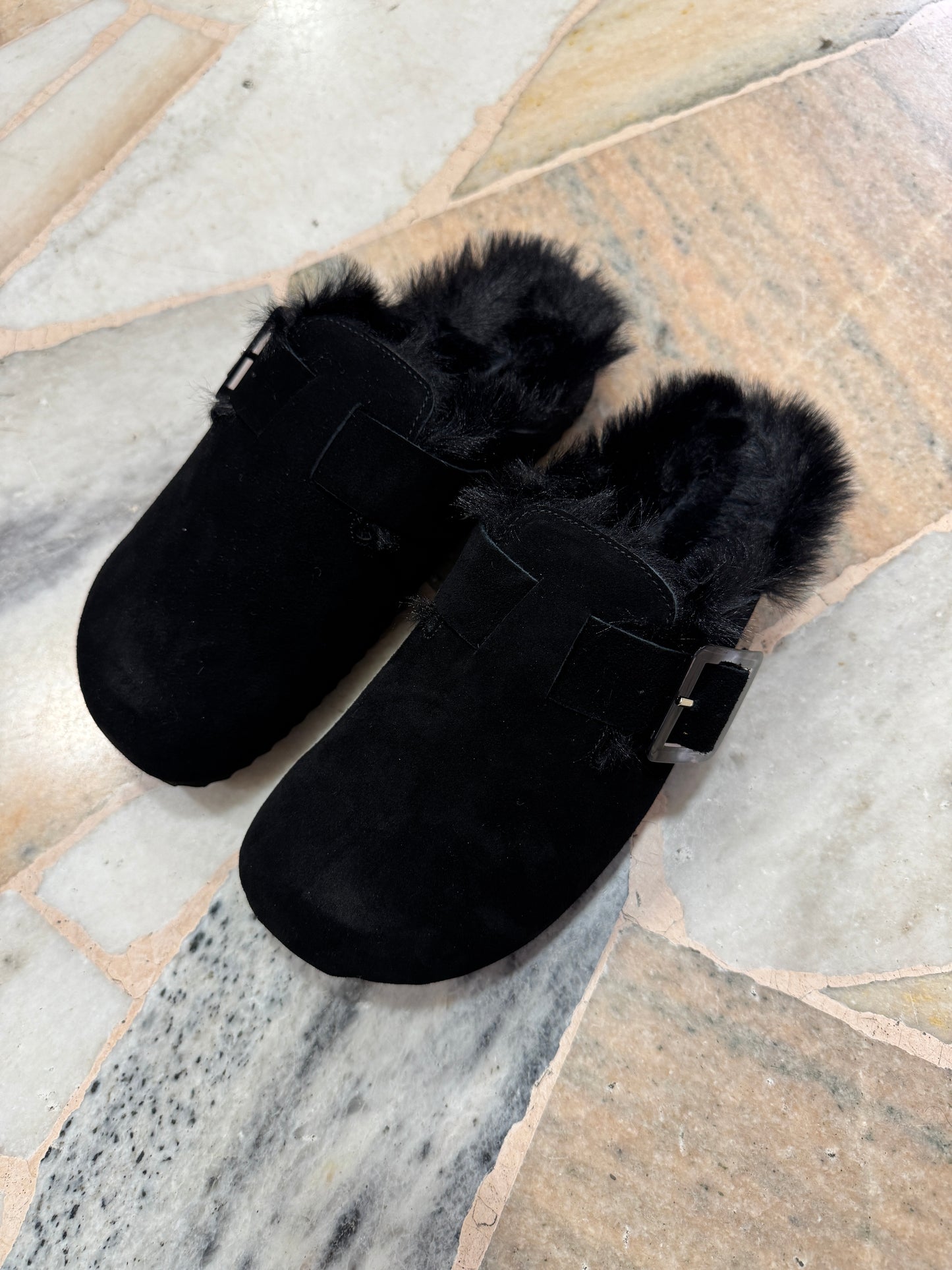 Slippers Boston  nero in pelle scamosciata con pelo