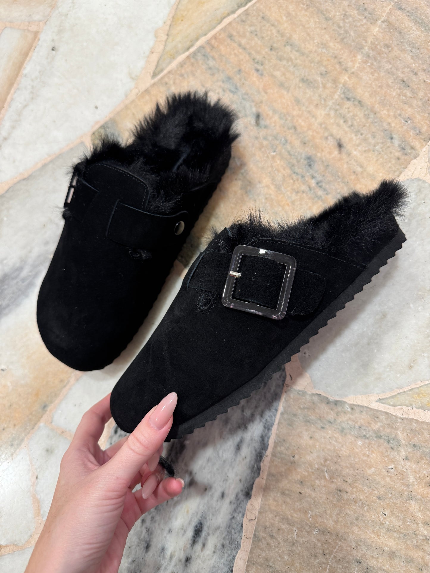 Slippers Boston  nero in pelle scamosciata con pelo