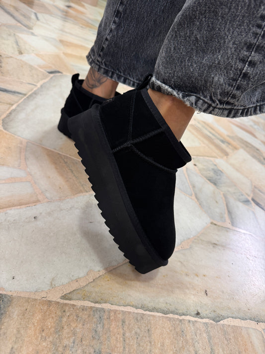 Ultra mini platform nero con pelliccia interna