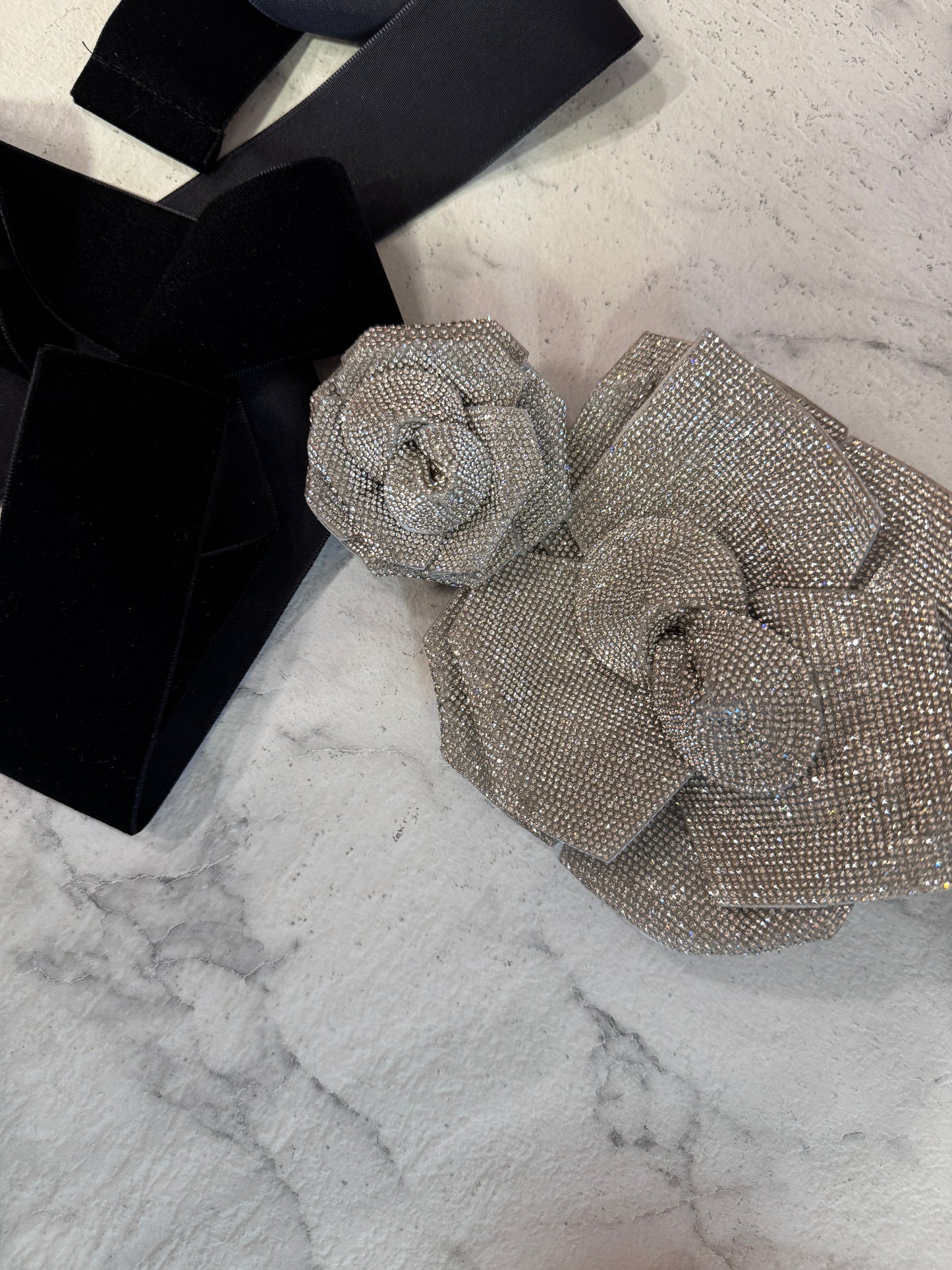 Cintura/chocker con spille crystal fiore argento