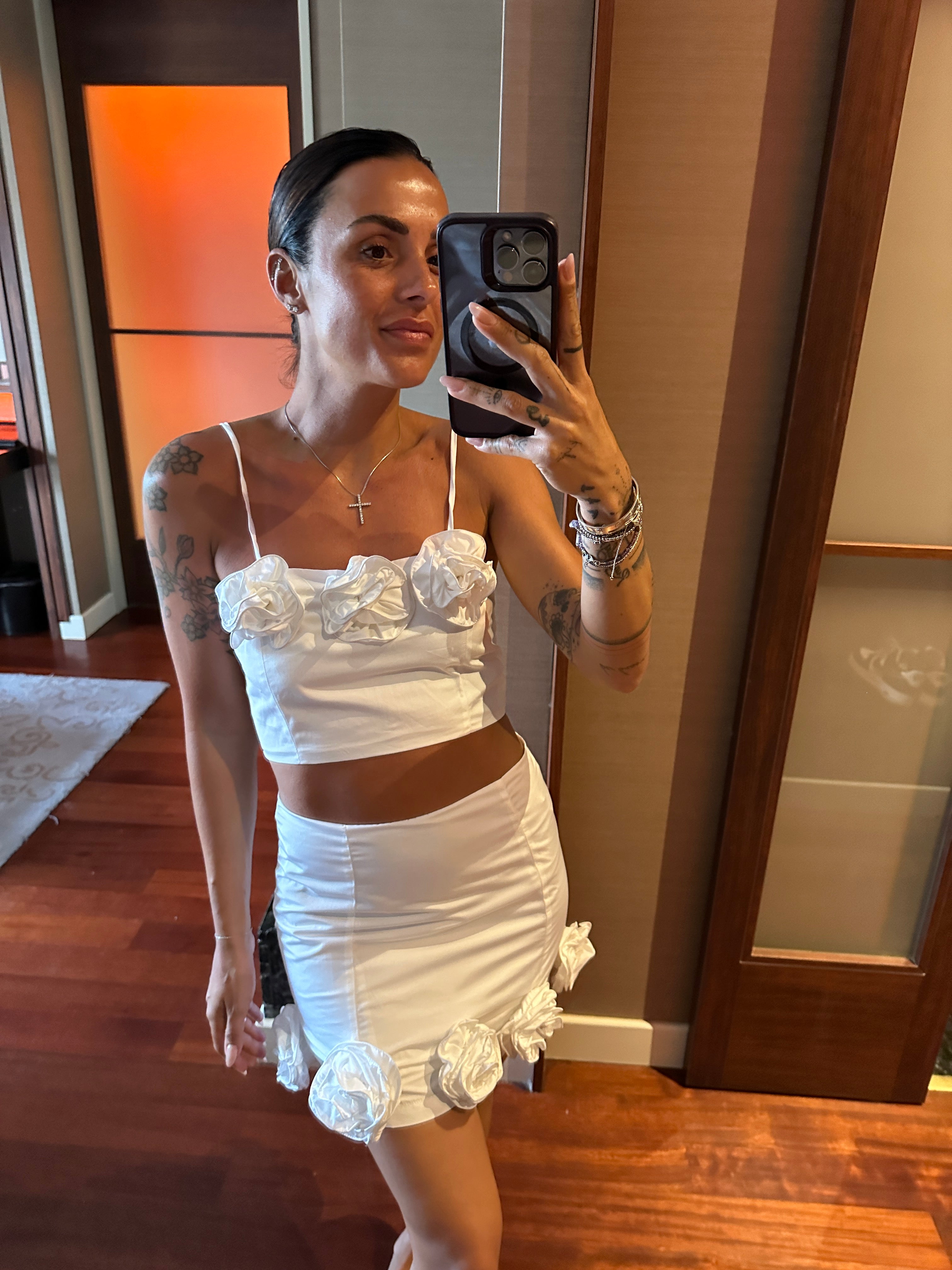 Gonna bianca con rose GLOED