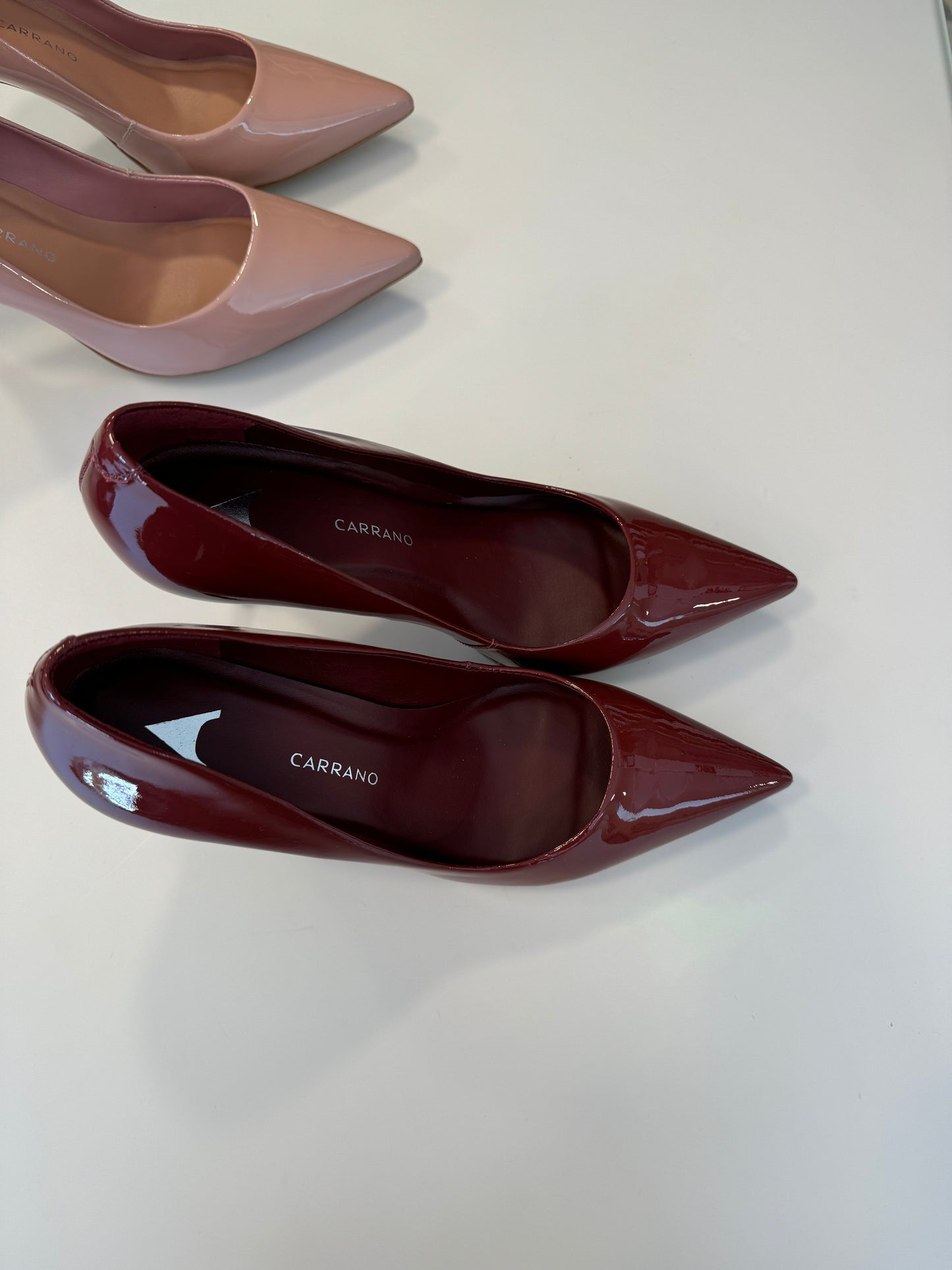 Décolleté in vernice rosso mattone