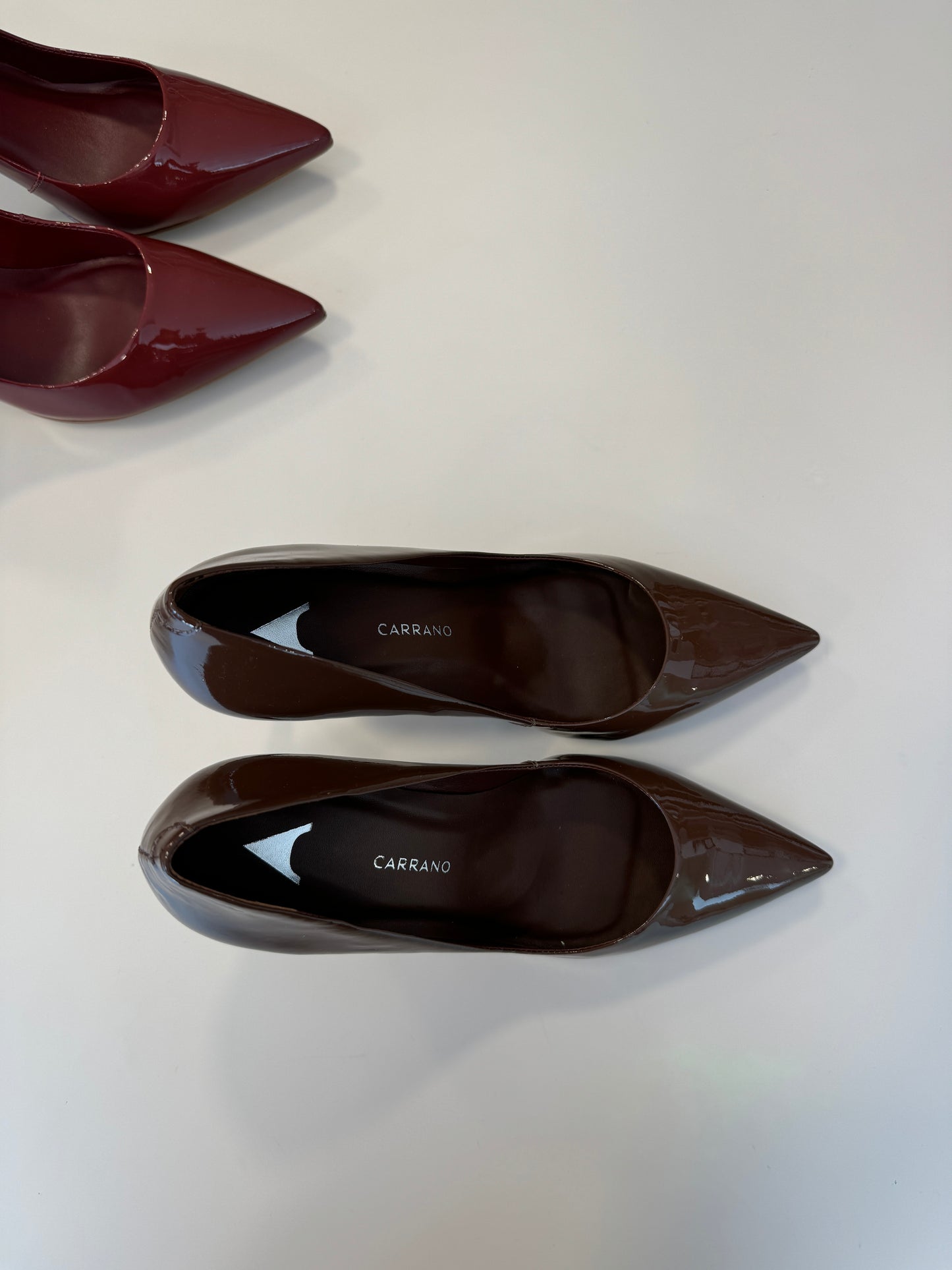 Décolleté in vernice marrone caramello