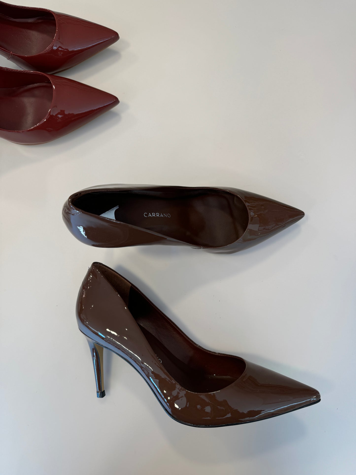 Décolleté in vernice marrone caramello