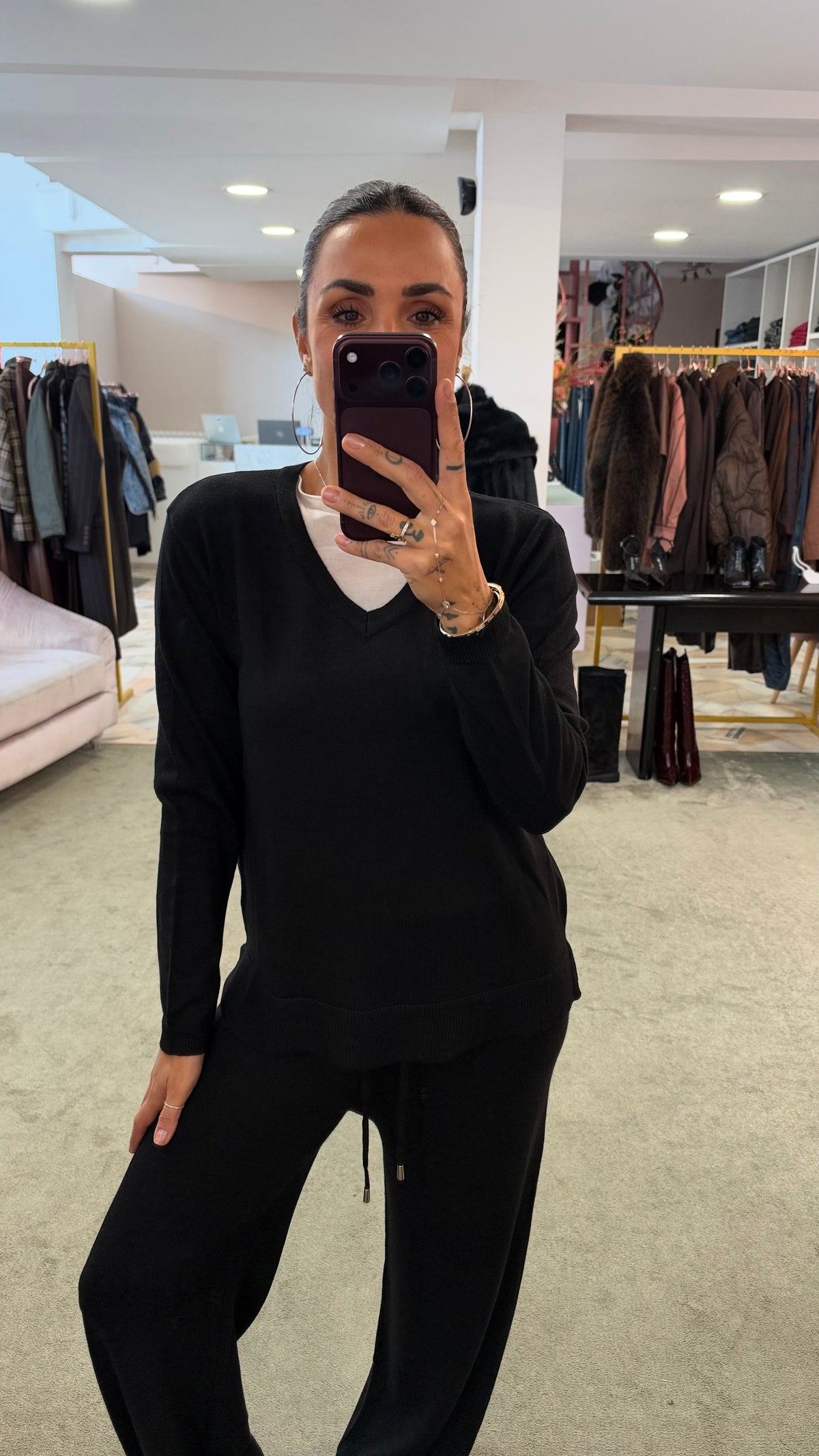 Maglione nero scollo a v ay