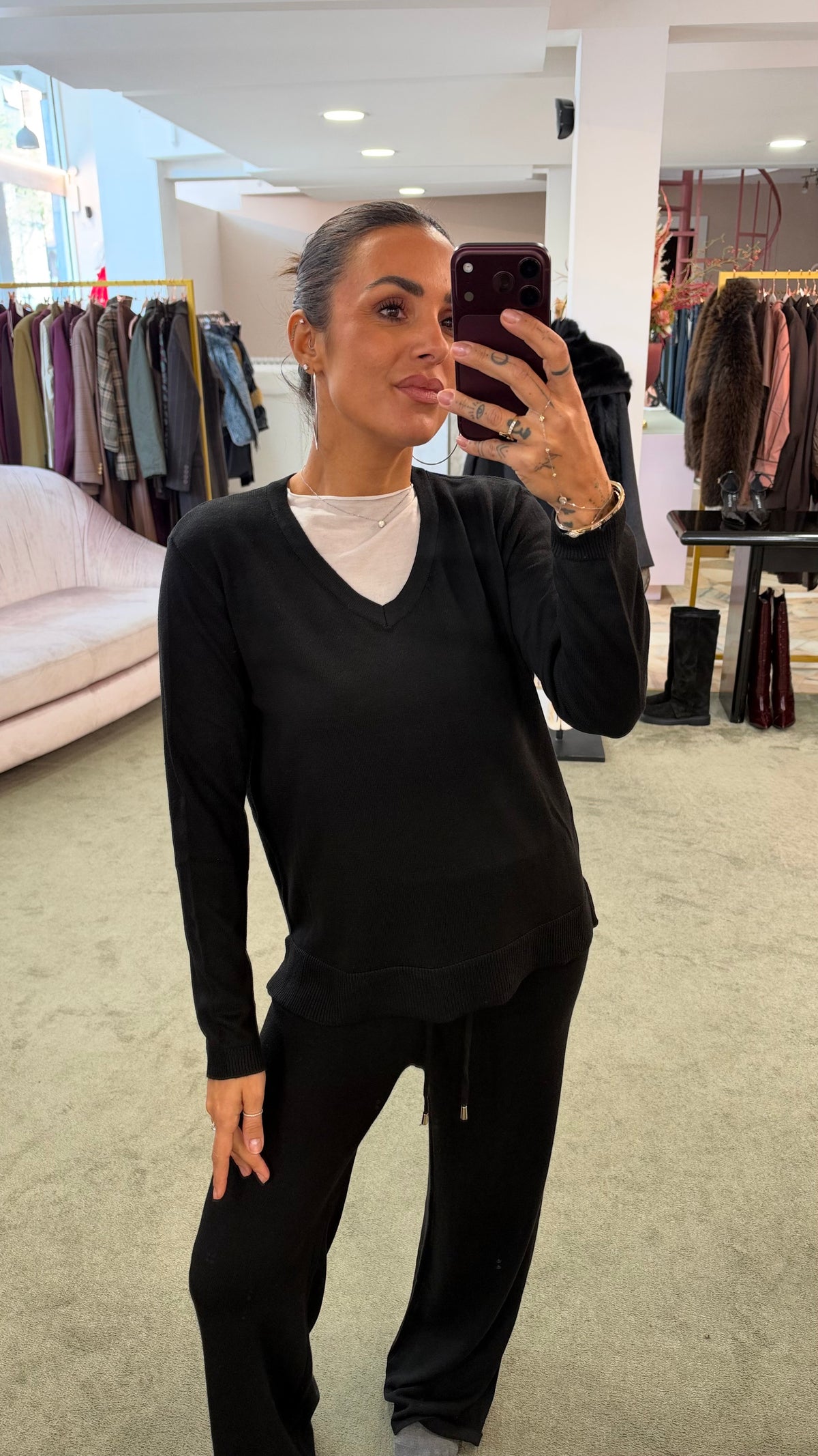Maglione nero scollo a v ay