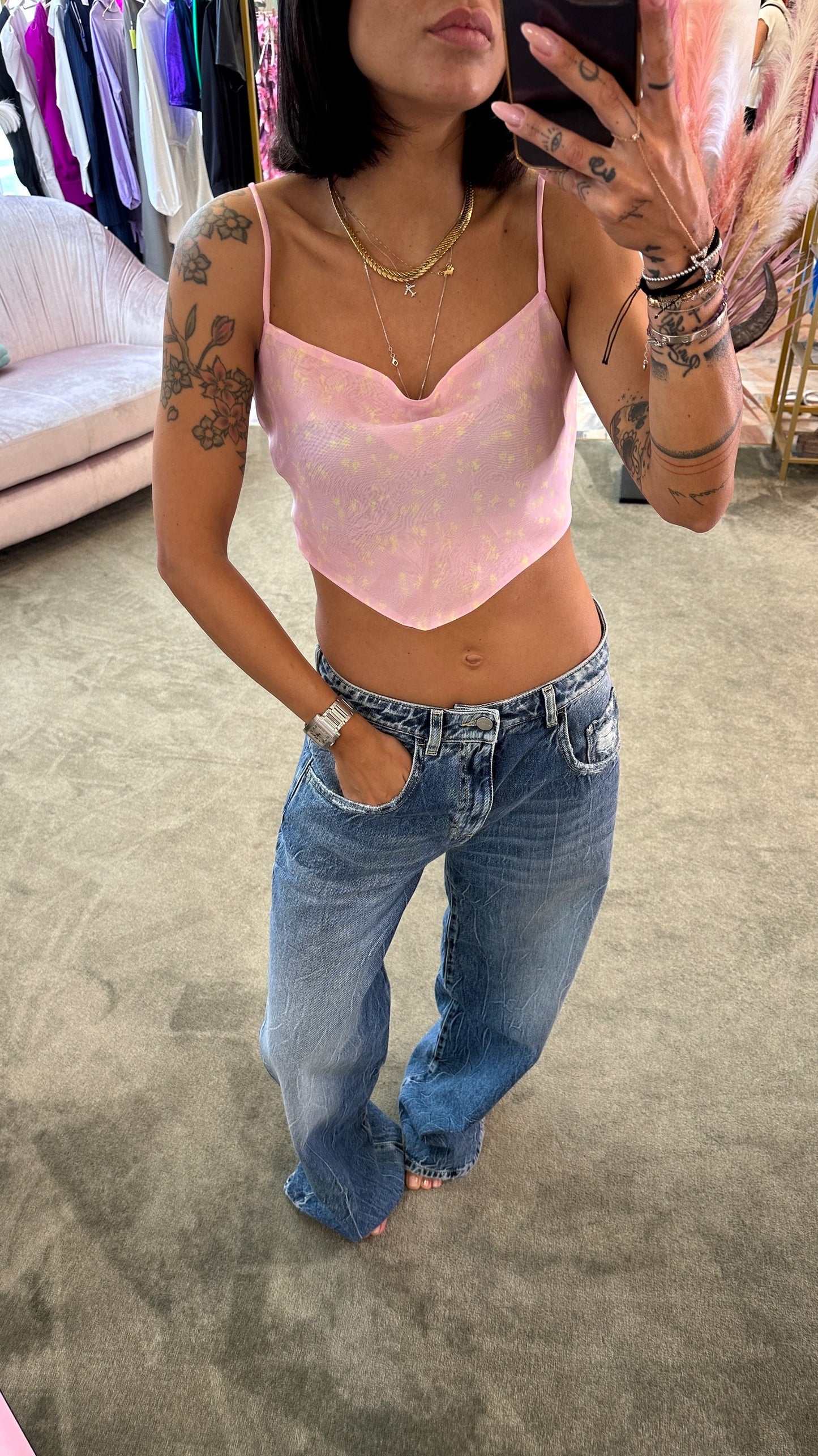 Crop top rosa con fiorellini