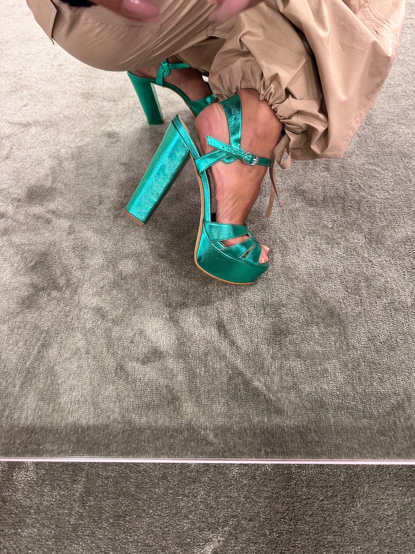 Pumps metal emerald green