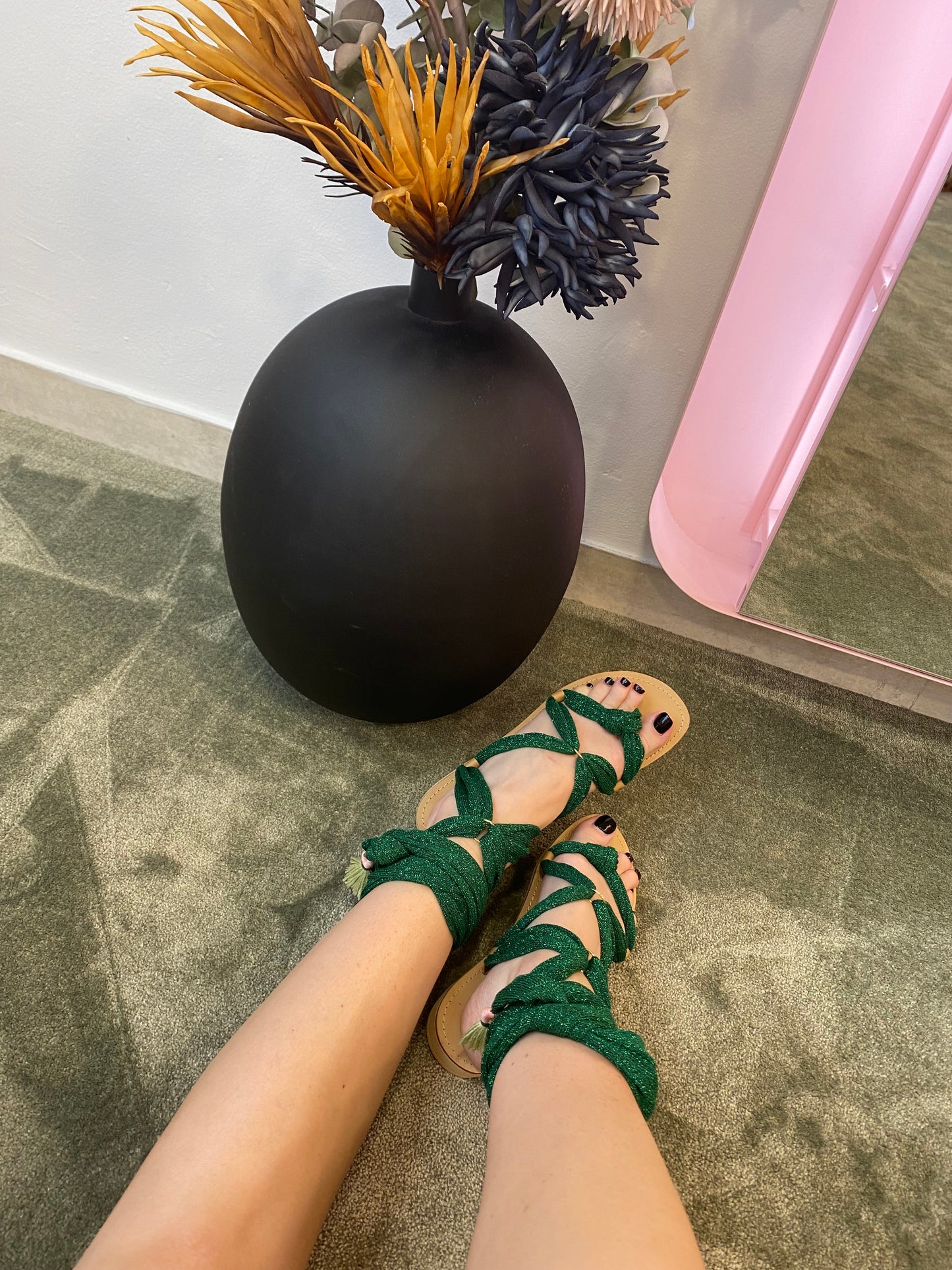 Sandali verde glitter con nappine