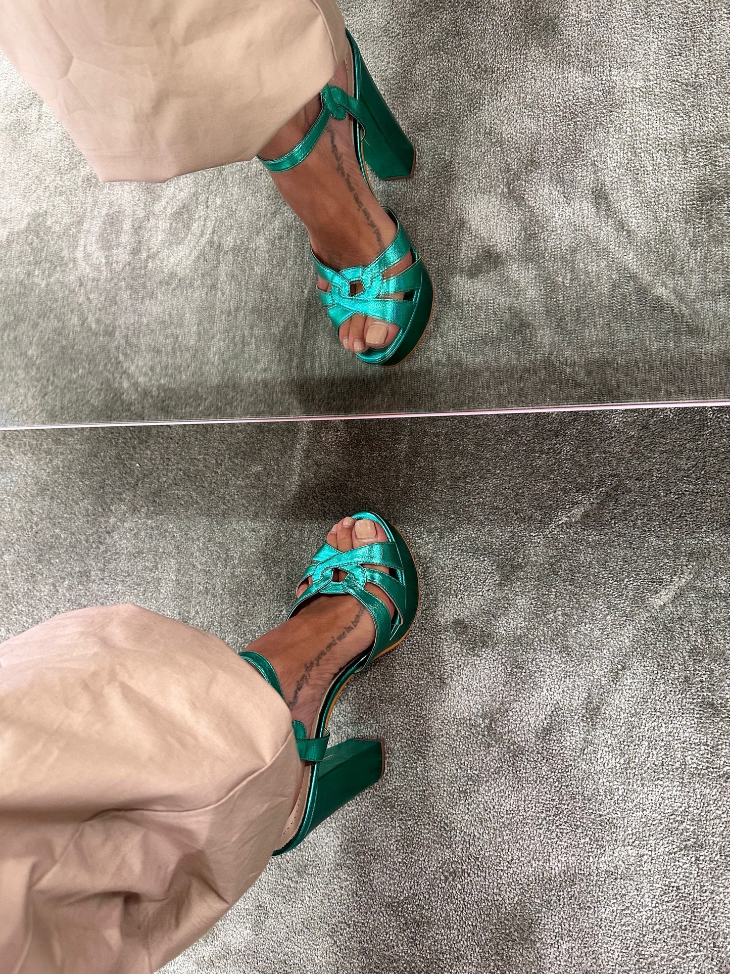 Pumps metal emerald green