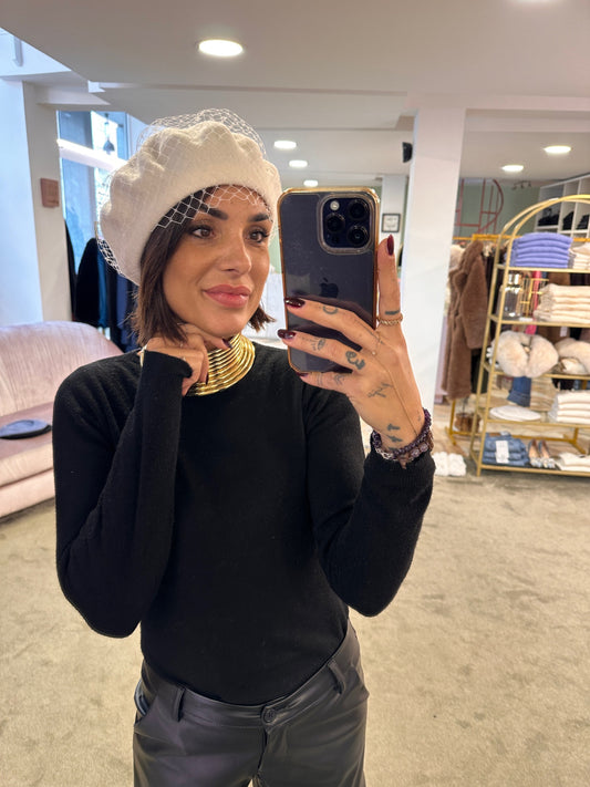 Basco in lana con veletta bianco
