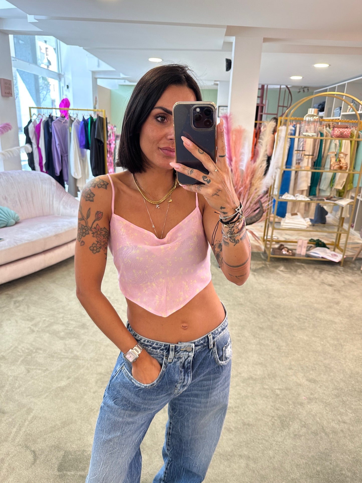 Crop top rosa con fiorellini